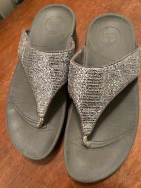 FitFlop Women's Silver Sequined Thong Sandals